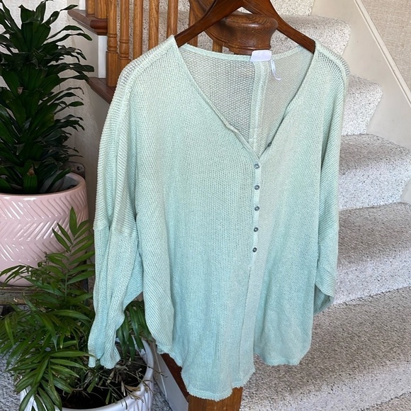 Out From Under Soft Green Oversized Slouchy Dolman Sleeve Shirt - Picture 1 of 9